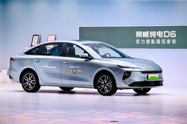 四維裂變重構(gòu)增長邏輯，上汽亮出頭部車企轉(zhuǎn)型進化新樣本