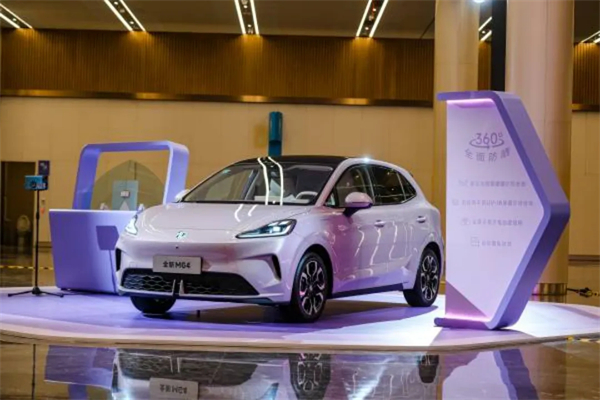 現(xiàn)在的上汽，不僅在增長(zhǎng)的快車道上，更在智能電動(dòng)時(shí)代的正中心，重新掌握了市場(chǎng)核心話語權(quán)。