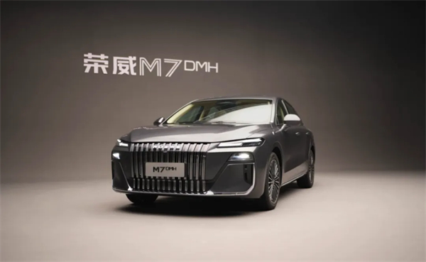 現(xiàn)在的上汽，不僅在增長(zhǎng)的快車道上，更在智能電動(dòng)時(shí)代的正中心，重新掌握了市場(chǎng)核心話語權(quán)。