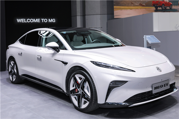 上汽智己L6、MG3 HEV“技術(shù)出?！?中國智造“綻放”2024日內(nèi)瓦車展