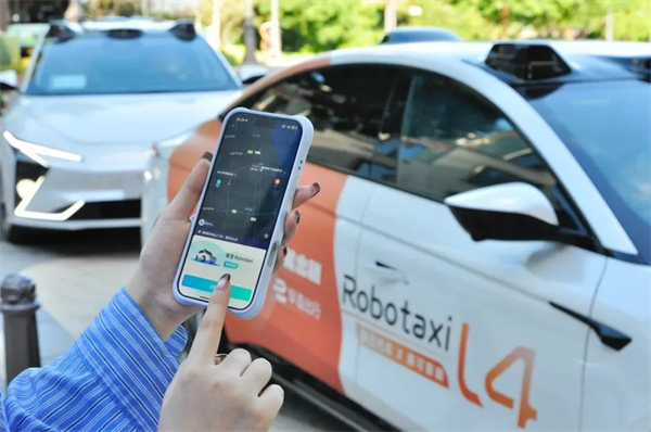 上海首條！上汽享道Robotaxi度假區(qū)專線今日開通 自動駕駛直連上海國際旅游度假區(qū)與浦東機(jī)場