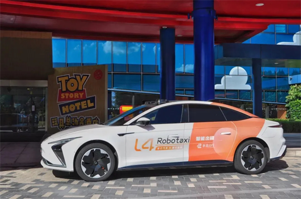 上海首條！上汽享道Robotaxi度假區(qū)專線今日開通 自動駕駛直連上海國際旅游度假區(qū)與浦東機(jī)場
